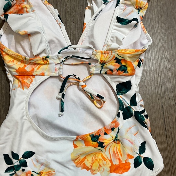 Cupshe Women's Ruffled V-Neck One-Piece Swimsuit with a floral print, Size Small - Picture 7 of 8
